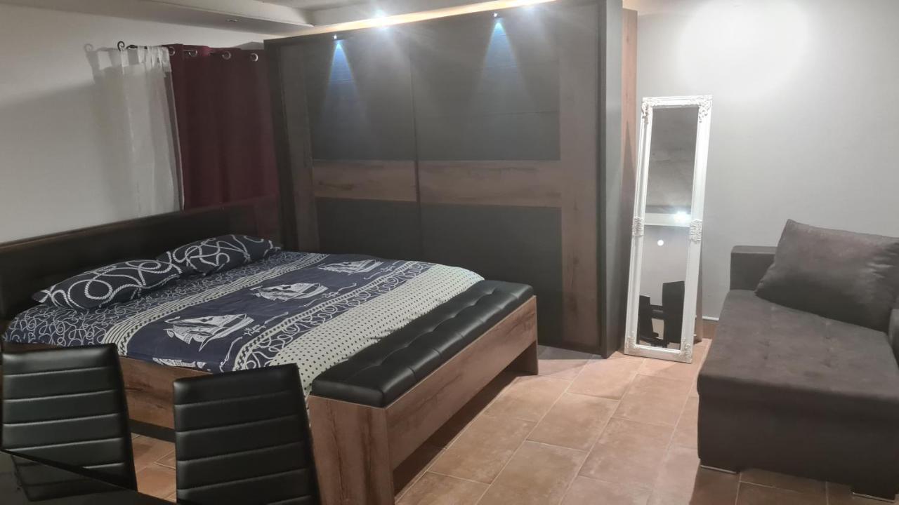 Doki Basement Apartment Pula
